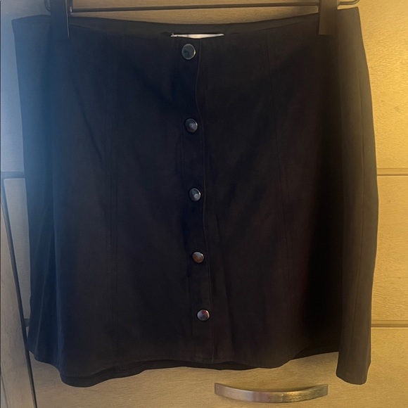 Kendall & Kylie Black Button-Down Mini Skirt - Picture 5 of 6